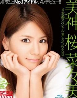 胸大美女穿白丝袜内衣内裤